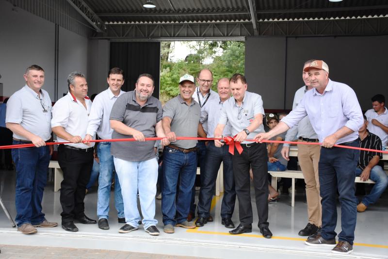 Presidente Magrão representa o Legislativo na inauguração da Augustin
